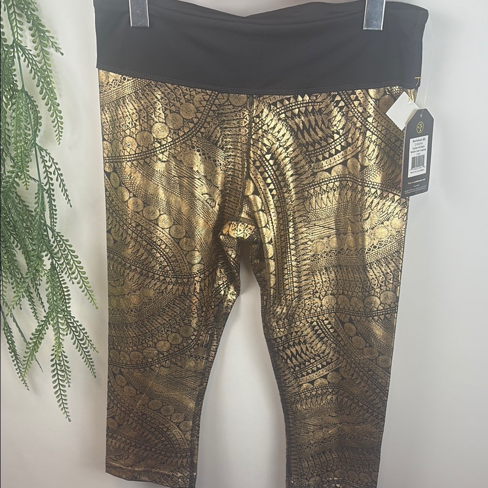 Zumba Fitness Metallic Gold and Black Leggings with Textured Design